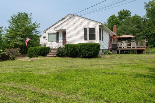 21 Aiken St, Derry, NH 03038-2502
