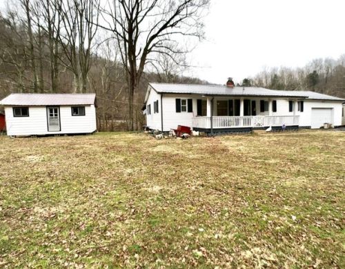 2163 River Haven Rd, Clio, WV 25045-5607
