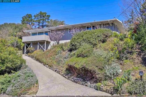 27 Ivy Dr, Orinda, CA 94563-4210