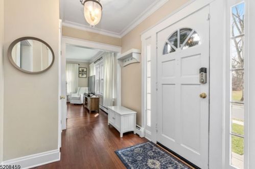 122 Eastman St, Cranford, NJ 07016-2104