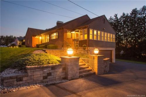 735 Maple St, Hartford, CT 06109-4141
