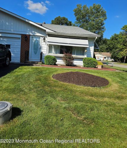 107 Hudson Pkwy, Lakehurst, NJ 08759-6311