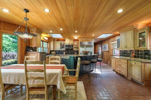 1630 Brandon Hall Dr, Atlanta GA  30350-3703 exterior