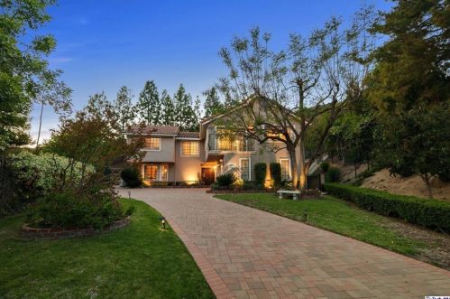 2520 Flintridge Dr, Glendale, CA 91206-1033