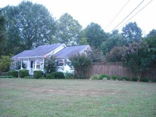 2008 Ruby Travis Dr, Chapmansboro, TN 37035-5145