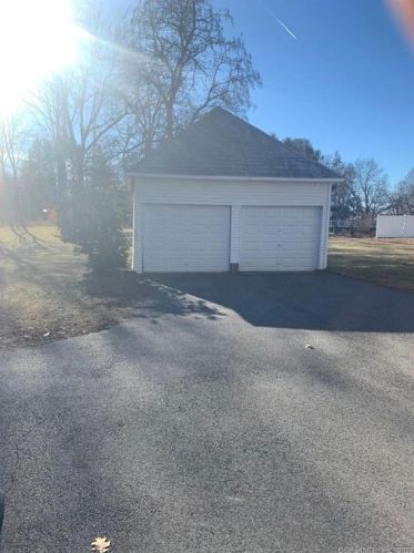 15 Strong Rd, Wapping CT  06074-1027 exterior