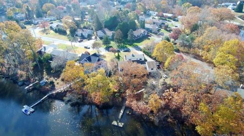 37 Wintergreen Dr, Quaker Hill, CT 06375-1437