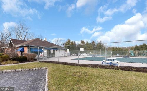 6 Voscek Ct, Trenton, NJ 08648-2644