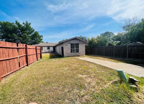 1622 Morrison Dr, Garland TX 75040-5925 exterior