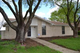 932 Meadowcove Cir, Garland TX  75043-2725 exterior