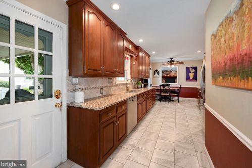 457 Crystal Lake Ave, Tavistock NJ 08033-2819 exterior