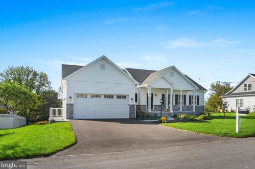 7425 Wells Dr, Harrisburg, PA 17112-8896