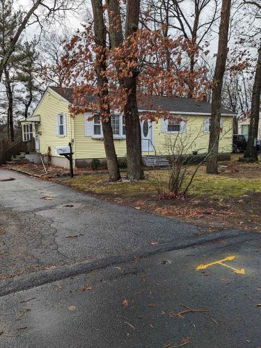 40 Hughey St, Nashua, NH 03064-2531