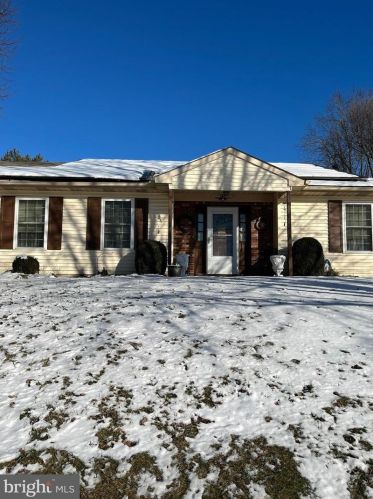 102 Carriage Hill Ct, Columbus, NJ 08022-1029