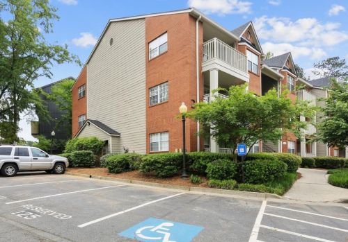 2027 Chastain Park Ct, Atlanta GA  30342-3235 exterior