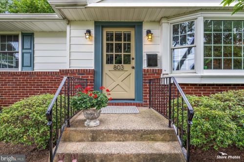 803 Burbank Dr, Somerdale, NJ 08083-1911
