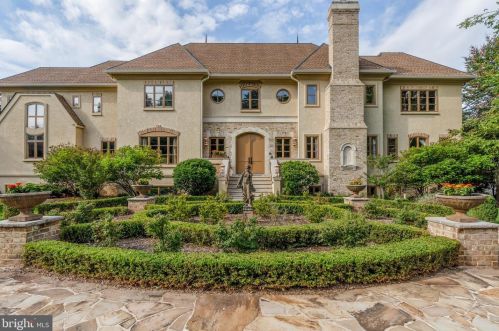 608 Kentland Dr, Great Falls, VA 22066-1030
