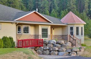 8615 Lindgren Rd, Spokane, WA 99217-9315