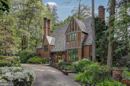 585 Warwick Rd, Tavistock, NJ 08033-3845