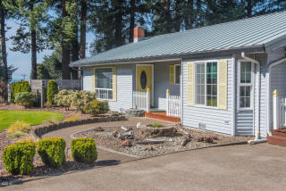 1317 Yaquina Heights Dr, Newport, OR 97365-9567