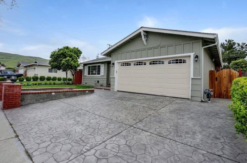 1746 Yosemite Dr, Milpitas, CA 95035-6552