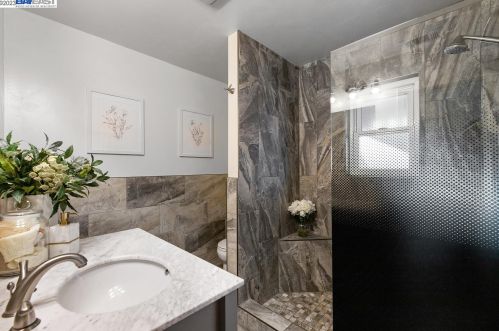 1381 Marybelle Ave, San Leandro CA 94577-2319 exterior