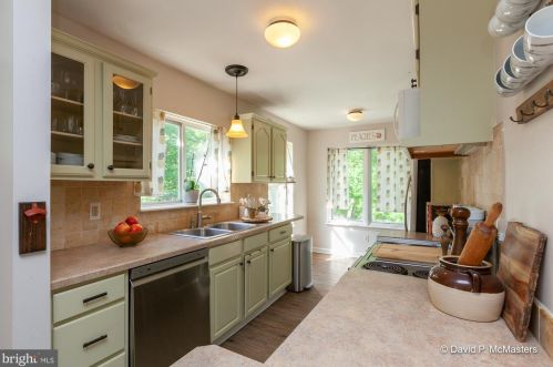 423 Shannondale Rd, Harpers Ferry WV 25425-4564 exterior