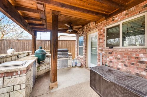 5568 Thunder Bay Dr, Fort Worth TX  76119-8505 exterior