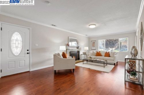 2584 Jacobs St, Hayward, CA 94541-3384