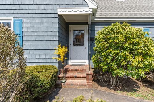 11 Herring Ave, Biddeford, ME 04005-3825
