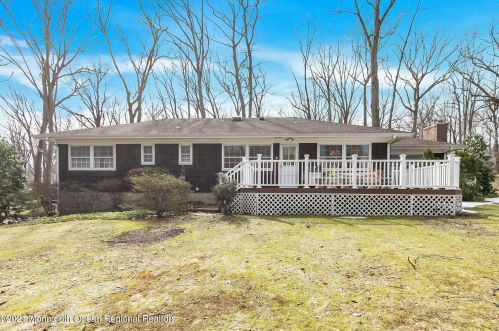 2 Dove Ct, Middletown, NJ 07748-2910