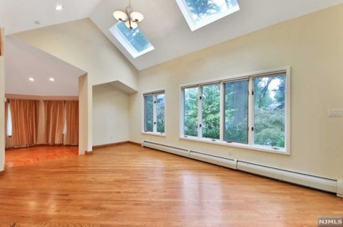 12 Laurel Rd, Demarest NJ  07627-1916 exterior