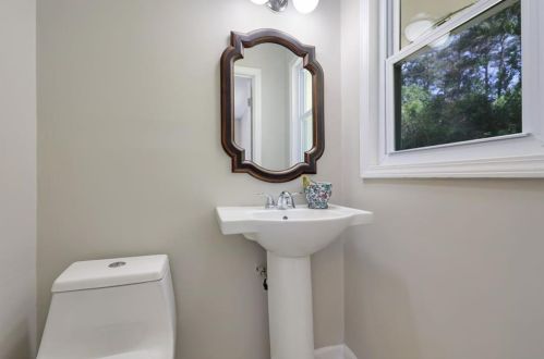 1976 Dering Cir, Atlanta GA  30345-1612 exterior