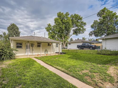 4745 Logan St, Englewood CO 80113-6841 exterior