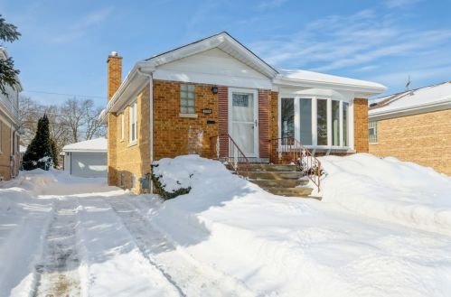 8022 Overhill Ave, Niles, IL 60714-2820