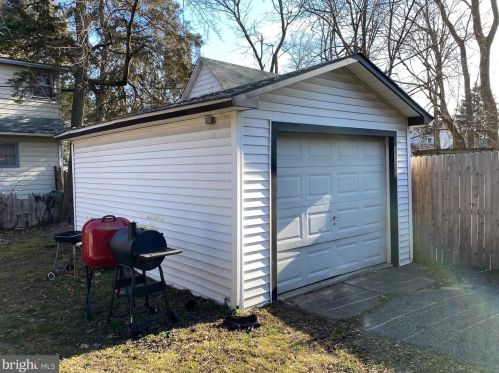 3204 Cove Rd, Camden NJ  08109-2537 exterior