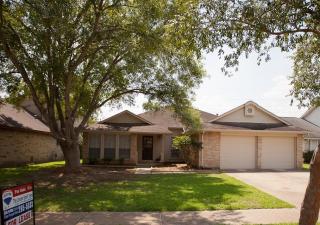 3214 Kempwood Dr, Sugar Land TX  77479-1834 exterior