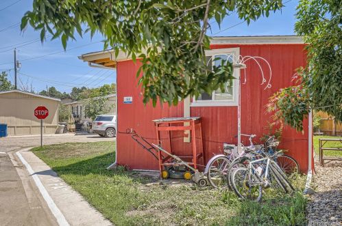 5250 53 Ave, Arvada CO  80002-4015 exterior