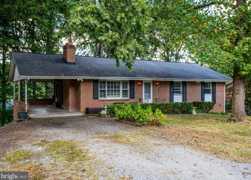 844 Spring Valley Dr, Fredericksburg, VA 22405-1909