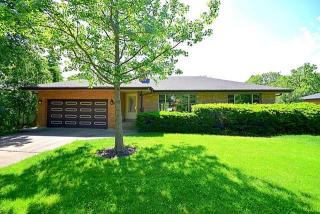 237 Blackhawk Rd, North Riverside, IL 60546-2301