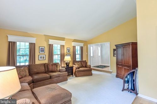 9010 Parliament Dr, Springfield VA  22015-2152 exterior