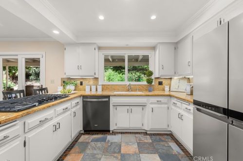 1430 Greenbriar Rd, Glendale CA  91207-1053 exterior