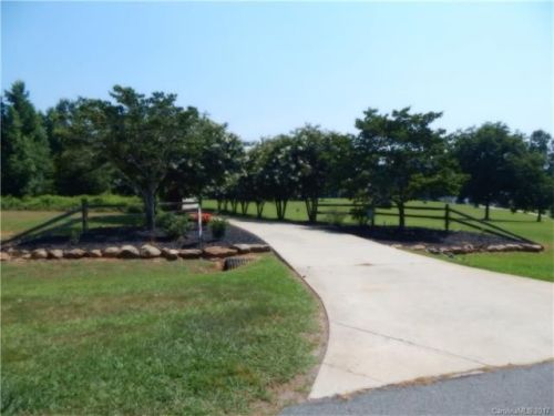 7180 Strawberry Ln, Stanfield, NC 28163-9614