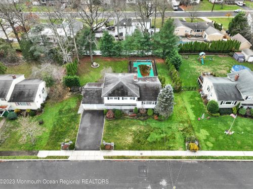 4 Judith Ct, Tinton Falls NJ  07712-4136 exterior