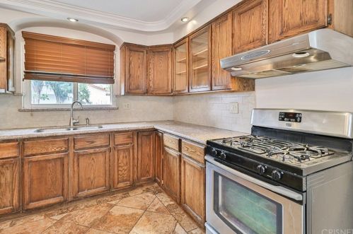 2693 Royal Ave, Simi Valley CA 93065-4768 exterior