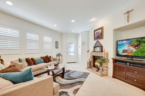 7948 Shadow Trails Ln, Riverside CA  92509-7007 exterior