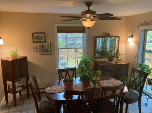 4 Marshall Ln, Middletown, RI 02842-4541