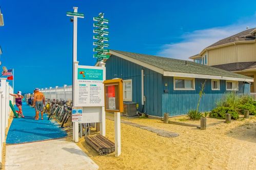 16 Las Vegas Rd, Lavallette NJ 08735-1815 exterior