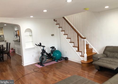 3034 Longshore Ave, Philadelphia, PA 19149-1905