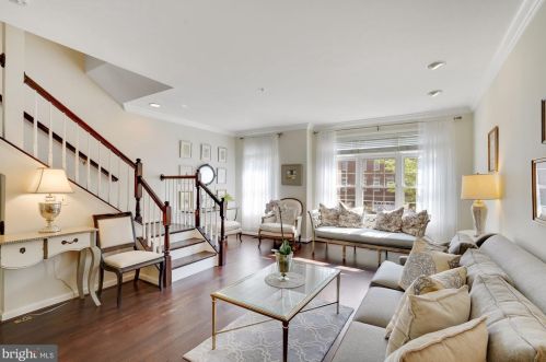 12079 Chancery Station Cir, Herndon, VA 20190-3286